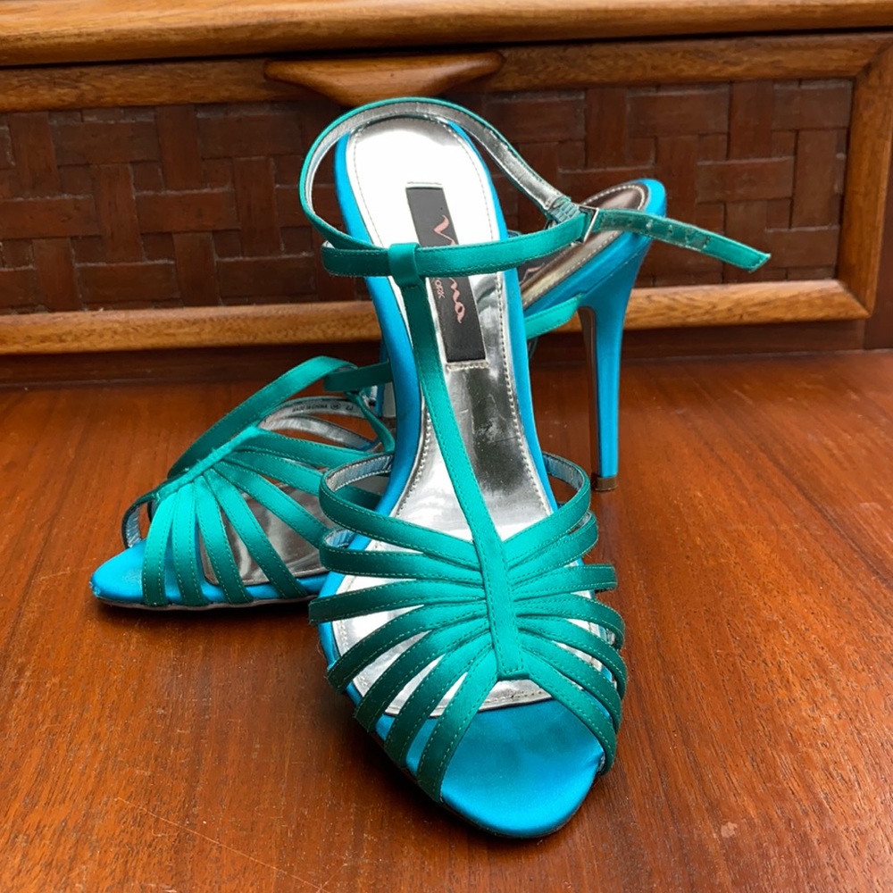 Beautiful color block green and blue heels